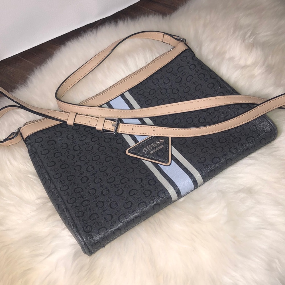 GUESS PURSE